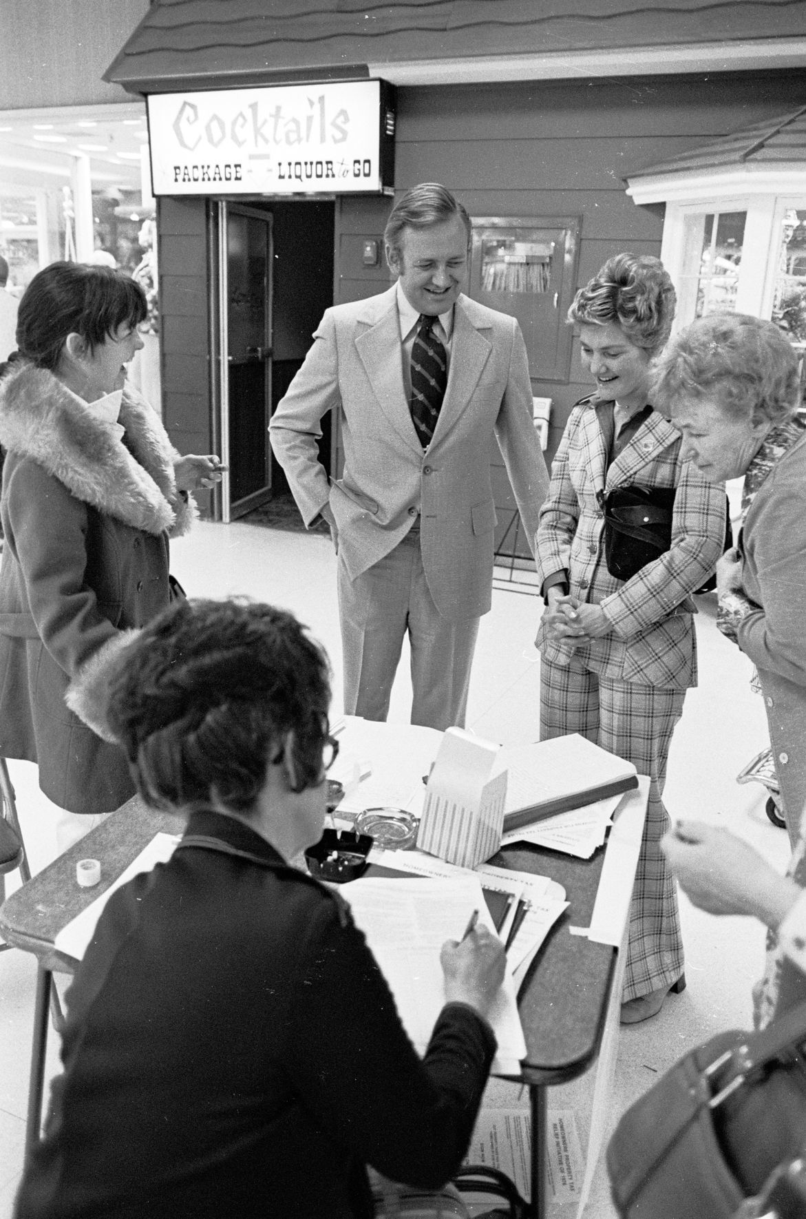 Gov. Tom Judge at West Park Plaza, 1976